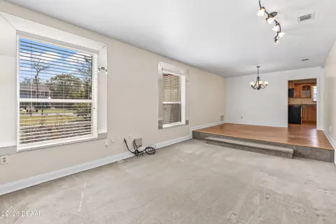 Living - 20 Choctaw Trl, Ormond Beach, FL 32174 photo 1 of 10