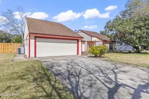 Exterior - 20 Choctaw Trl, Ormond Beach, FL 32174 photo 2 of 10