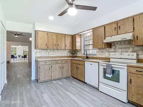 Kitchen - 52 Big Buck Trl, Ormond Beach, FL 32174 photo 2 of 3