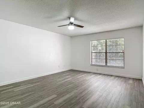 Living - 52 Big Buck Trl, Ormond Beach, FL 32174 photo 7 of 9