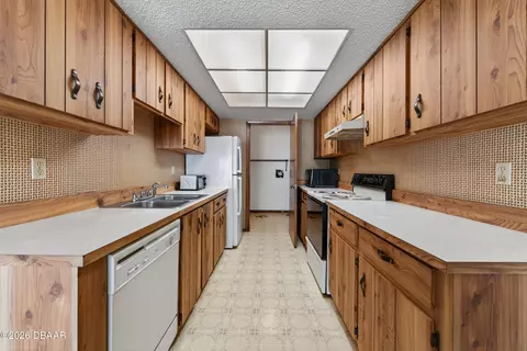Kitchen - 14 Tomoka Meadows Blvd, Ormond Beach, FL 32174 photo 1 of 1