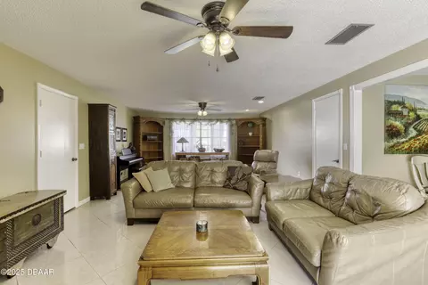 Living - 18 Twin River Dr, Ormond Beach, FL 32174 photo 5 of 7