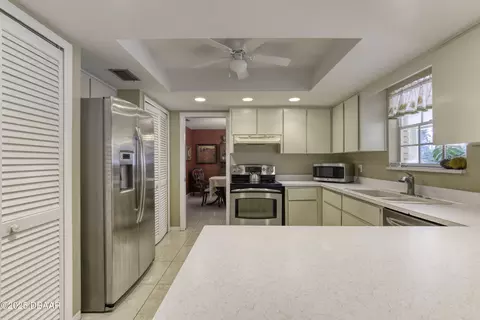 Kitchen - 18 Twin River Dr, Ormond Beach, FL 32174 photo 3 of 3