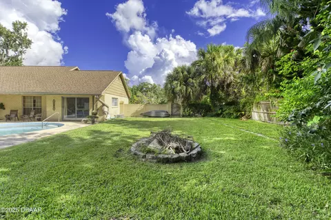 Exterior - 18 Twin River Dr, Ormond Beach, FL 32174 photo 11 of 14