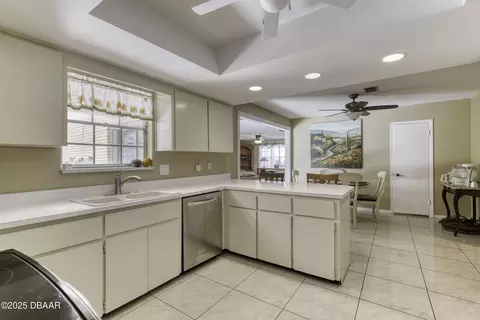 Kitchen - 18 Twin River Dr, Ormond Beach, FL 32174 photo 2 of 3