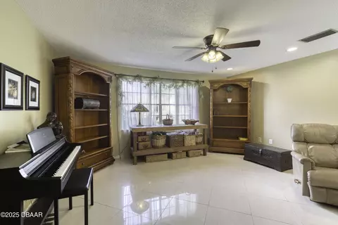 Living - 18 Twin River Dr, Ormond Beach, FL 32174 photo 6 of 7