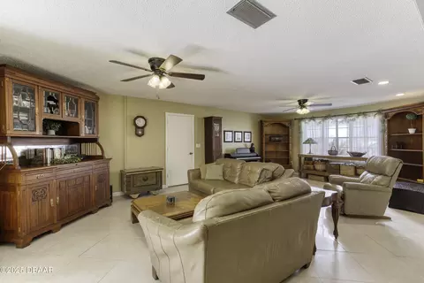Living - 18 Twin River Dr, Ormond Beach, FL 32174 photo 4 of 7