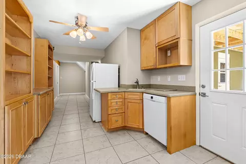 Entry Way - 32 Pebble Beach Dr, Ormond Beach, FL 32174 photo 2 of 3