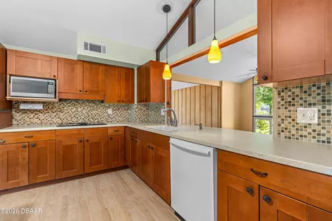 Kitchen - 32 Pebble Beach Dr, Ormond Beach, FL 32174 photo 4 of 6