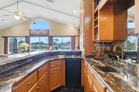 Kitchen - 10 Magnolia Ln, Ormond Beach, FL 32174 photo 11 of 13