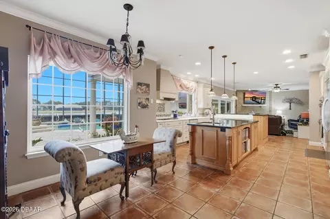 Kitchen - 10 Magnolia Ln, Ormond Beach, FL 32174 photo 10 of 13