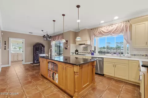 Kitchen - 10 Magnolia Ln, Ormond Beach, FL 32174 photo 9 of 13