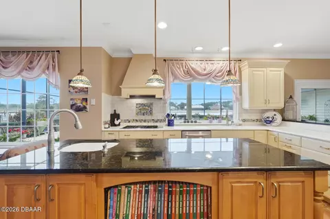 Kitchen - 10 Magnolia Ln, Ormond Beach, FL 32174 photo 8 of 13
