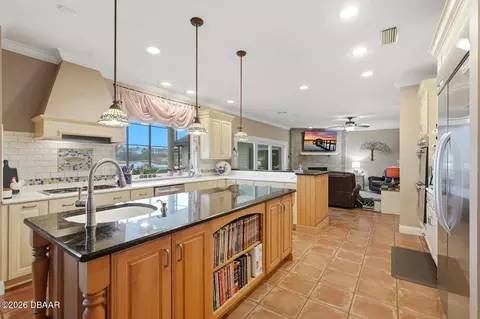 Kitchen - 10 Magnolia Ln, Ormond Beach, FL 32174 photo 4 of 13