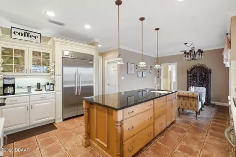 Kitchen - 10 Magnolia Ln, Ormond Beach, FL 32174 photo 3 of 13