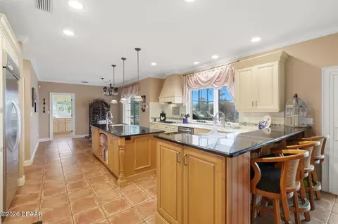 Kitchen - 10 Magnolia Ln, Ormond Beach, FL 32174 photo 5 of 13