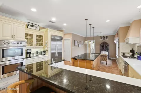 Kitchen - 10 Magnolia Ln, Ormond Beach, FL 32174 photo 6 of 13