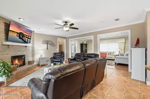 Living - 10 Magnolia Ln, Ormond Beach, FL 32174 photo 5 of 10