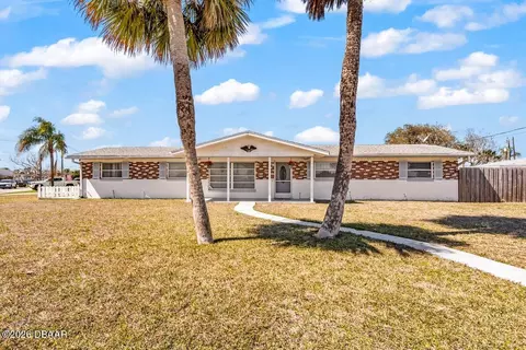 130 Nautical Dr, South Daytona, FL 32119