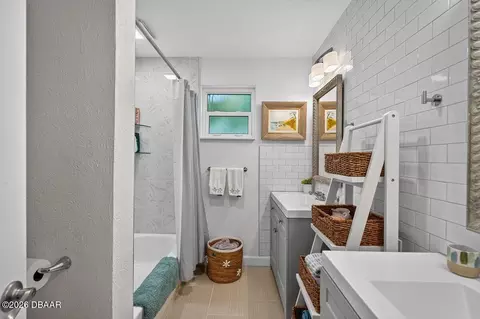 Bath - 687 John Anderson Dr, Ormond Beach, FL 32176 photo 4 of 5