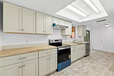 Kitchen - 38 Snaresbrook Ct, Ormond Beach, FL 32174 photo 1 of 2