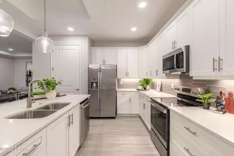 Kitchen - 82 Wrendale Loop, Ormond Beach, FL 32174 photo 5 of 6