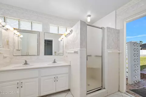 Bath - 4 Dolphin Ave, Ormond Beach, FL 32176 photo 4 of 5
