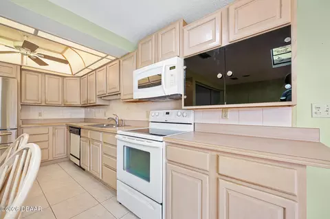 Kitchen - 4 Dolphin Ave, Ormond Beach, FL 32176 photo 4 of 4