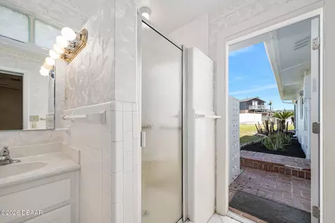 Bath - 4 Dolphin Ave, Ormond Beach, FL 32176 photo 5 of 5