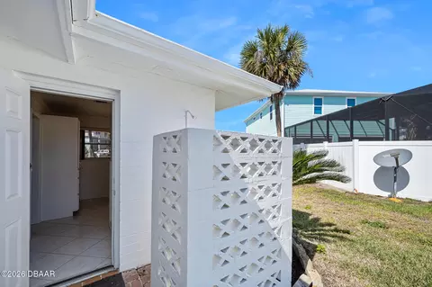 Exterior - 4 Dolphin Ave, Ormond Beach, FL 32176 photo 2 of 9