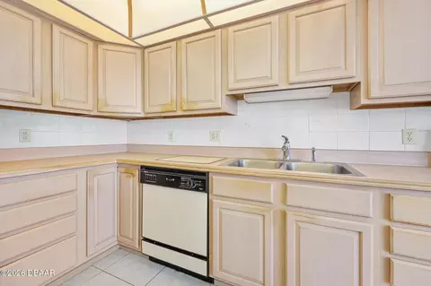Kitchen - 4 Dolphin Ave, Ormond Beach, FL 32176 photo 3 of 4