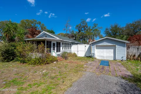 715 Neal St, New Smyrna Beach, FL 32168