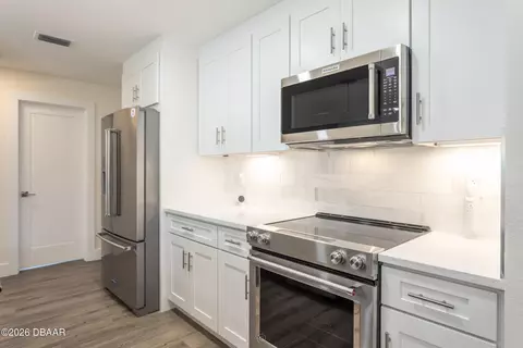 Kitchen - 4 Sea Hawk Dr, Ormond Beach, FL 32176 photo 2 of 5