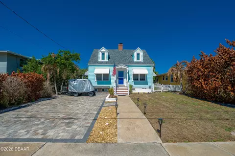 415 Poinsettia Rd, Daytona Beach, FL 32118