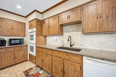 Kitchen - 103 Oak Ln, Ormond Beach, FL 32174 photo 4 of 6