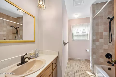 Bath - 103 Oak Ln, Ormond Beach, FL 32174 photo 3 of 5