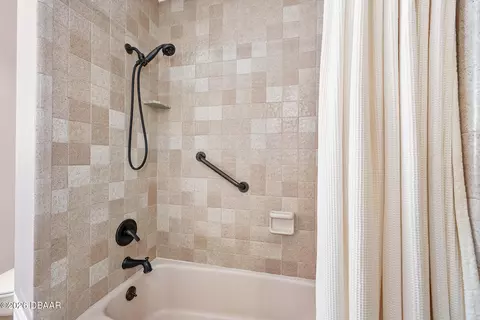 Bath - 103 Oak Ln, Ormond Beach, FL 32174 photo 4 of 5
