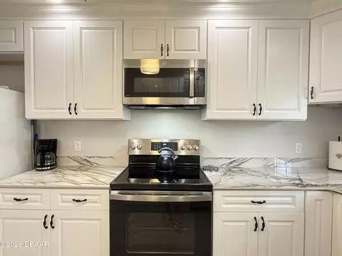 Kitchen - 2331 Juniper Dr, Edgewater, FL 32141 photo 2 of 4