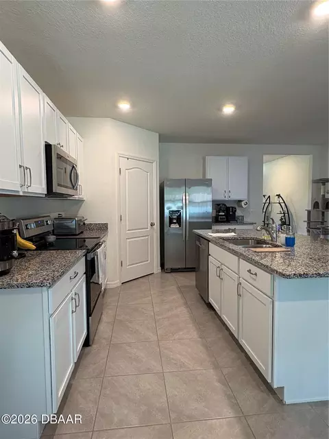 Kitchen - 3019 Staten Dr, Deltona, FL 32738 photo 3 of 5