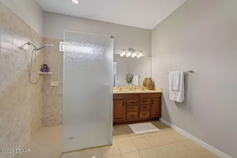 Bath - 1204 Draycott St, Ormond Beach, FL 32174 photo 2 of 7