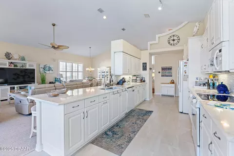 Kitchen - 902 Brookridge Ln, Ormond Beach, FL 32174 photo 3 of 7