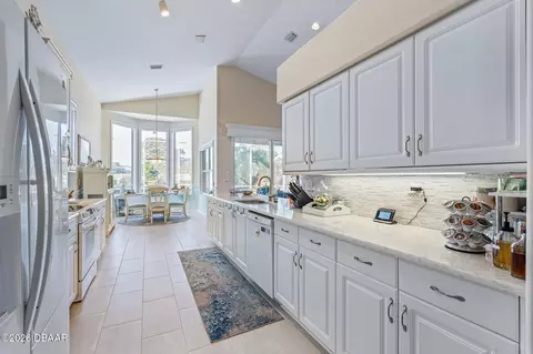 Kitchen - 902 Brookridge Ln, Ormond Beach, FL 32174 photo 5 of 7