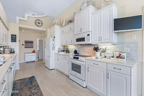 Kitchen - 902 Brookridge Ln, Ormond Beach, FL 32174 photo 4 of 7