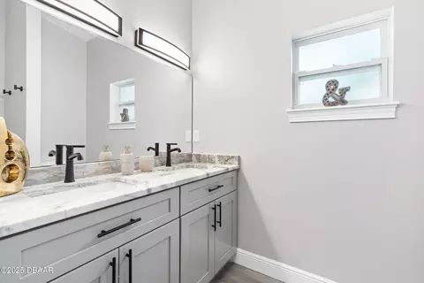 Bath - 1738 Palm Rd, Ormond Beach, FL 32174 photo 3 of 7