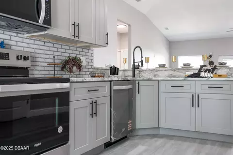 Kitchen - 1738 Palm Rd, Ormond Beach, FL 32174 photo 5 of 6