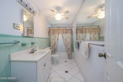 Bath - 525 Lowndes Ave, Ormond Beach, FL 32174 photo 2 of 2