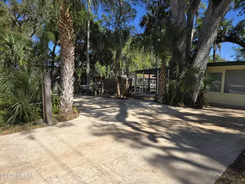 Exterior - 525 Lowndes Ave, Ormond Beach, FL 32174 photo 8 of 11