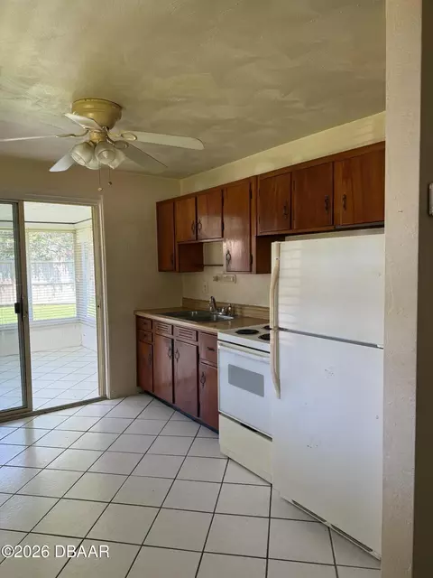 Kitchen - 66 Ocean Shore Dr, Ormond Beach, FL 32176 photo 2 of 2
