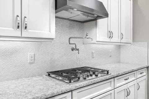 Kitchen - 534 Wingspan Dr, Ormond Beach, FL 32174 photo 7 of 8