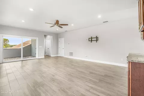 Living - 534 Wingspan Dr, Ormond Beach, FL 32174 photo 16 of 17